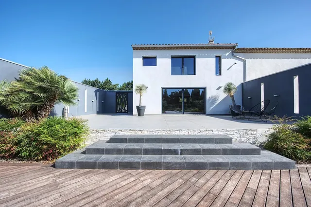 Villa in Eyguieres, Provence - Var