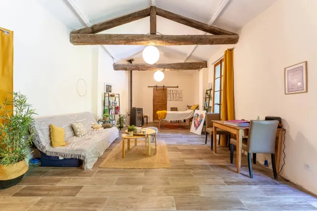 Apartment in La Tour D Aigues, Provence - Var