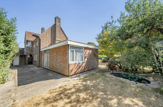 1 Sherborne Road, Chichester PO19 3AB