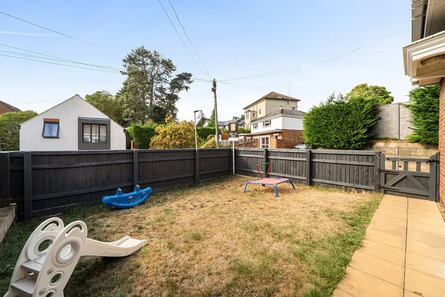 76 School Road, Cheltenham GL53 8BW