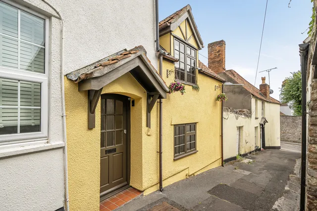 2 Church Lane, Axbridge BS26 2BW