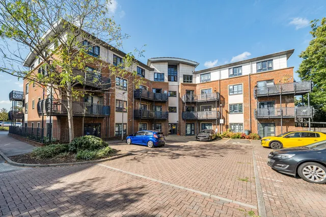 1 Merlin Road, Farnborough GU14 7HR