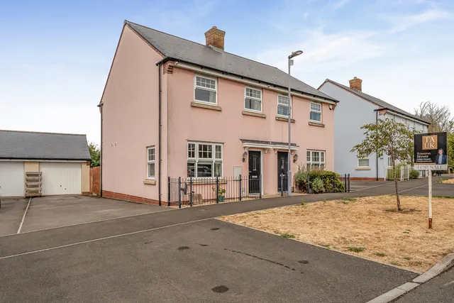 45 Badger Road, Bristol BS35 1AB