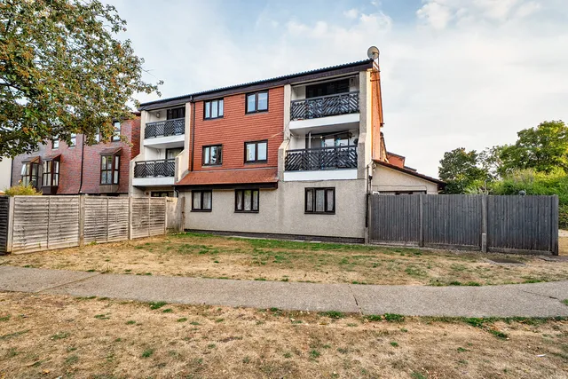 20 Buttermere Close, Morden SM4 4SG