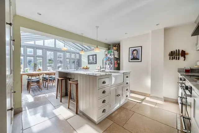 8 Dapps Hill, Bristol BS31 1ES
