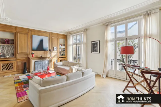 Apartment in 8th (Golden Triangle - Parc Monceau), Paris