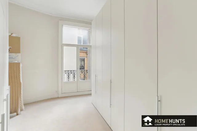 Apartment in 8th (Golden Triangle - Parc Monceau), Paris