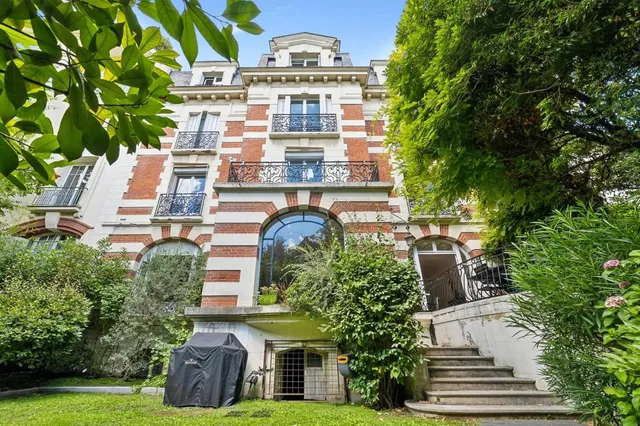 Apartment in Neuilly Sur Seine, Paris