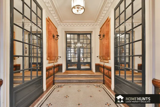 Apartment in 16th (Trocadéro - Etoile - Passy), Paris