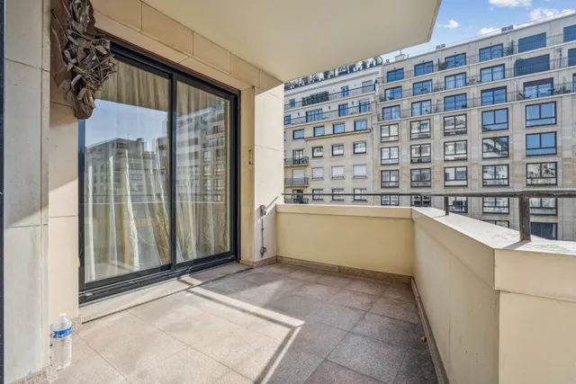 Apartment in 16th (Trocadéro - Etoile - Passy), Paris
