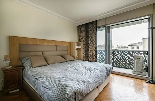 Apartment in 8th (Golden Triangle - Parc Monceau), Paris