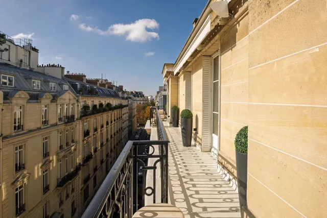 Apartment in 16th (Trocadéro - Etoile - Passy), Paris