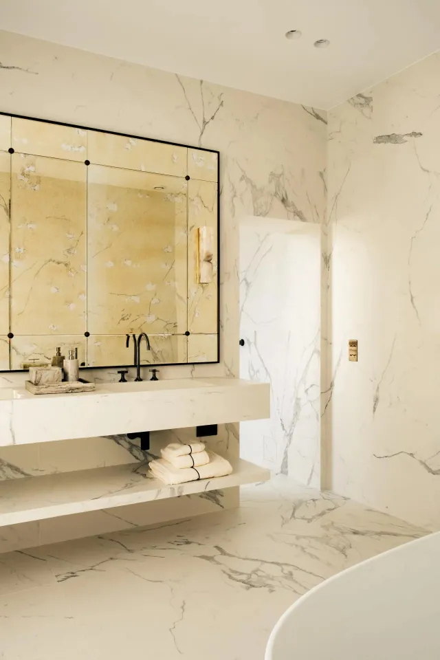 Apartment in 16th (Trocadéro - Etoile - Passy), Paris