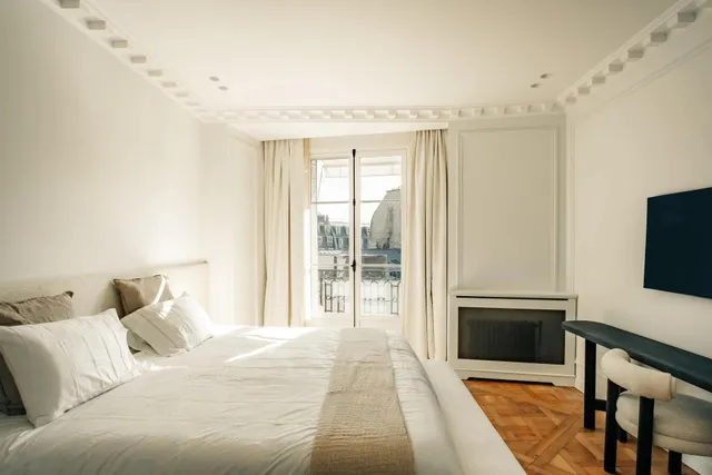 Apartment in 16th (Trocadéro - Etoile - Passy), Paris