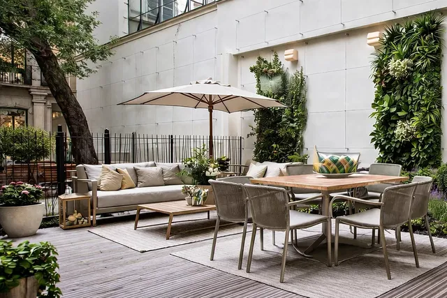 Apartment in 8th (Golden Triangle - Parc Monceau), Paris