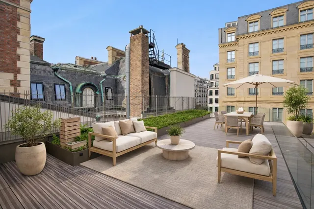 Apartment in 8th (Golden Triangle - Parc Monceau), Paris