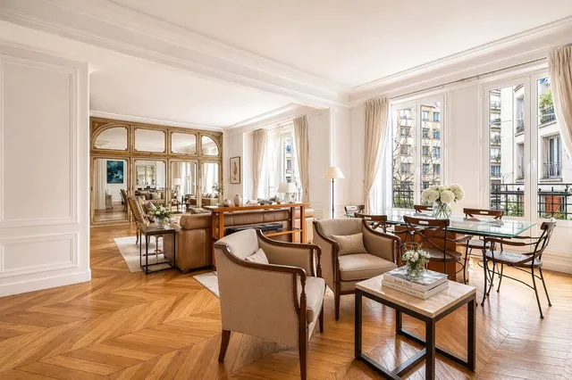 Apartment in 16th (Trocadéro - Etoile - Passy), Paris