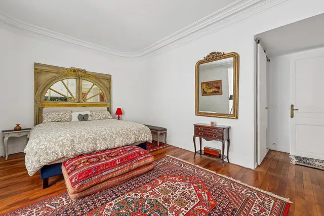 Apartment in 16th (Trocadéro - Etoile - Passy), Paris