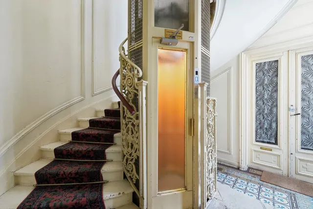 Apartment in 16th (Trocadéro - Etoile - Passy), Paris
