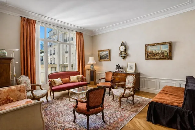 Apartment in Neuilly Sur Seine, Paris