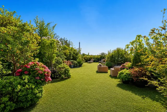 Apartment in 16th (Trocadéro - Etoile - Passy), Paris