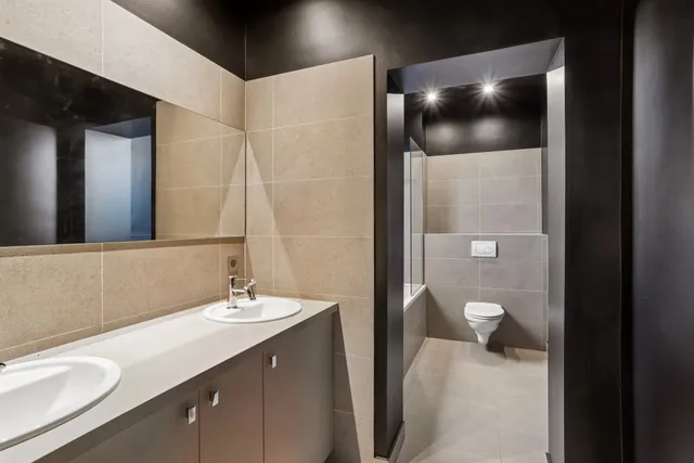 Apartment in 16th (Trocadéro - Etoile - Passy), Paris