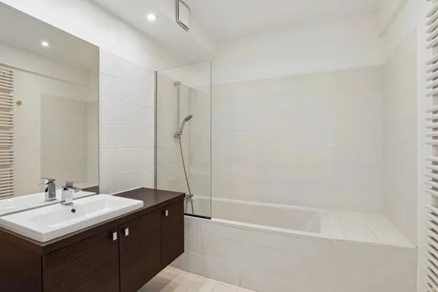 Apartment in 16th (Trocadéro - Etoile - Passy), Paris