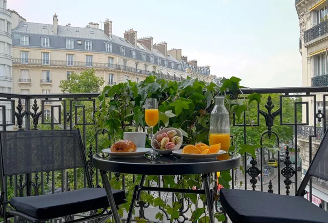 Apartment in 17th (Monceau - Batignolles -Ternes), Paris