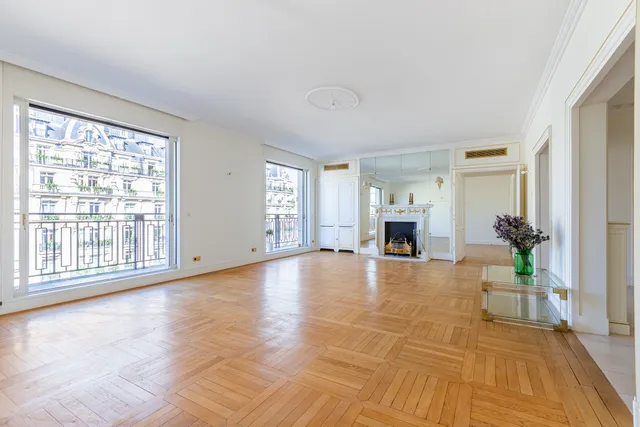 Apartment in 8th (Golden Triangle - Parc Monceau), Paris