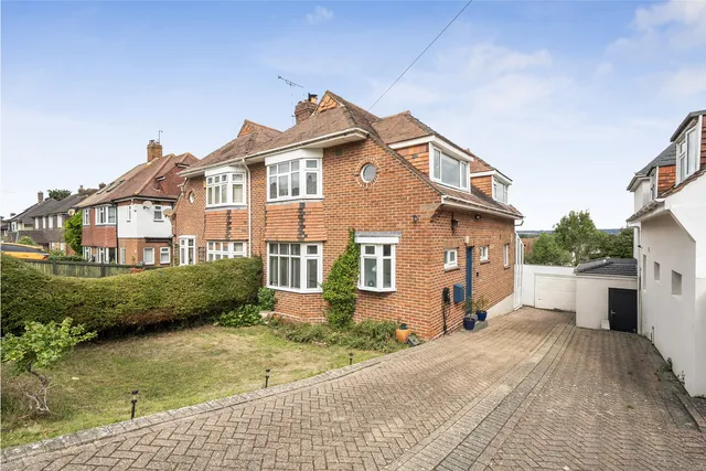 30 Hilltop Crescent, Portsmouth PO6 1BD