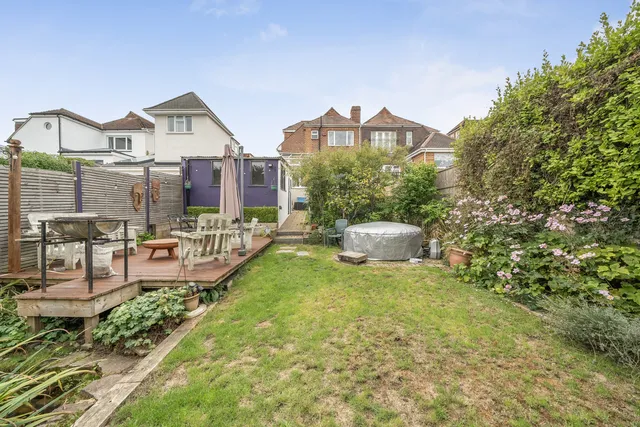 30 Hilltop Crescent, Portsmouth PO6 1BD