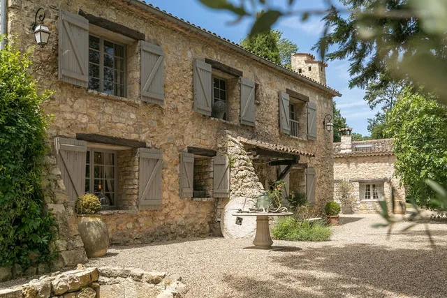 Villa in Le Rouret, French Riviera