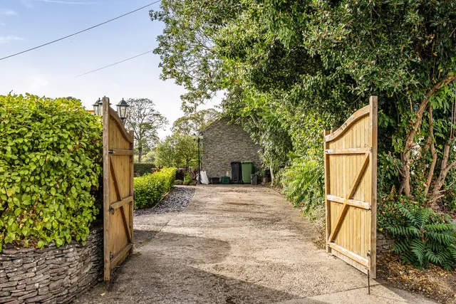 57 Frampton End Road, Bristol BS36 2JY