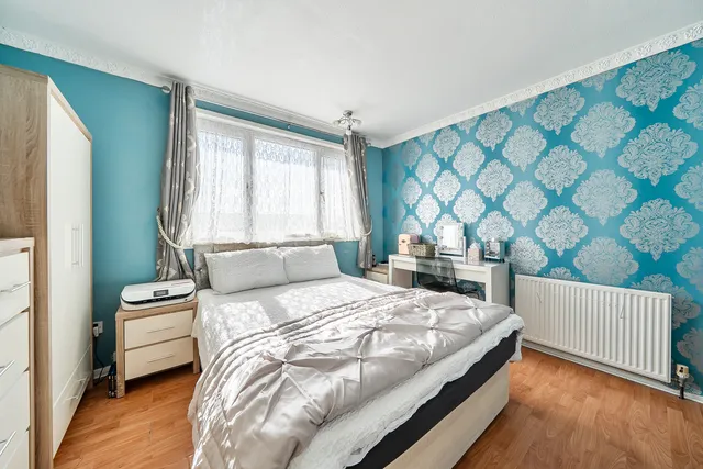 97 Chedworth Crescent, Portsmouth PO6 4ES