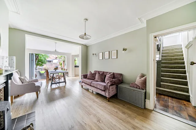 7 Lodge Avenue, Portsmouth PO6 2JR