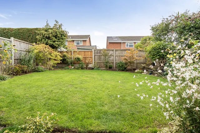 19 Pentland Avenue, Bristol BS35 2YB