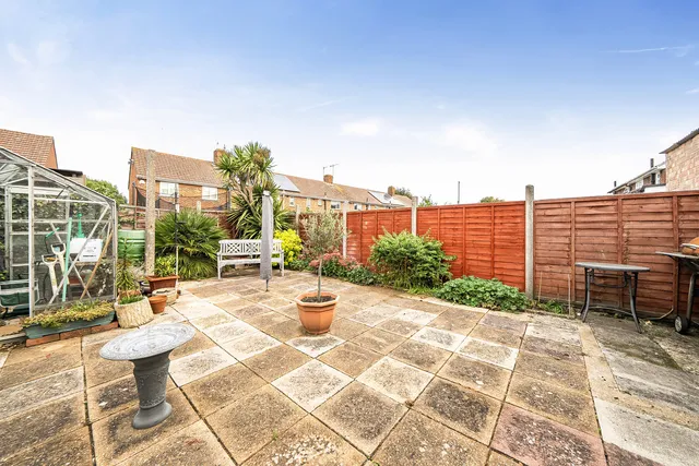 22 Marchwood Road, Havant PO9 5EE