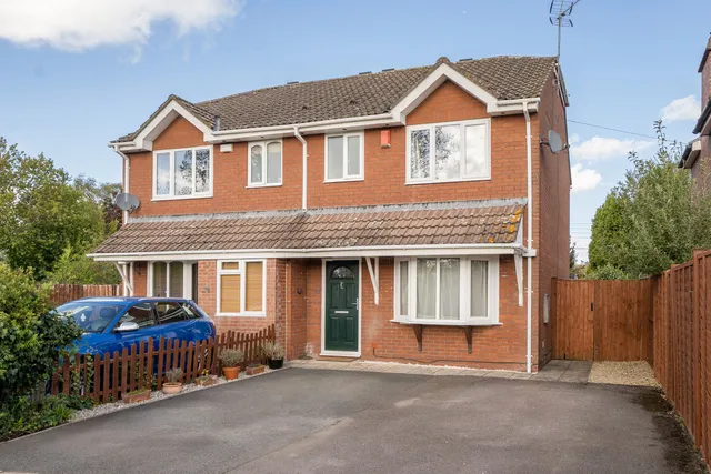 8b Briarleaze, Bristol BS35 3QL
