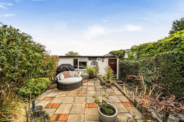 69 Thong Lane, Gravesend DA12 4LB