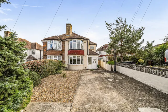 69 Thong Lane, Gravesend DA12 4LB