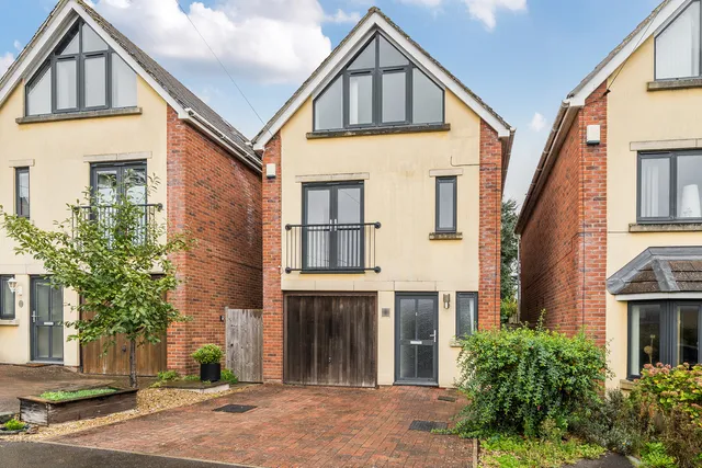 3a Davids Lane, Bristol BS35 3LN