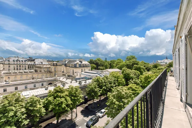 Apartment in 8th (Golden Triangle - Parc Monceau), Paris