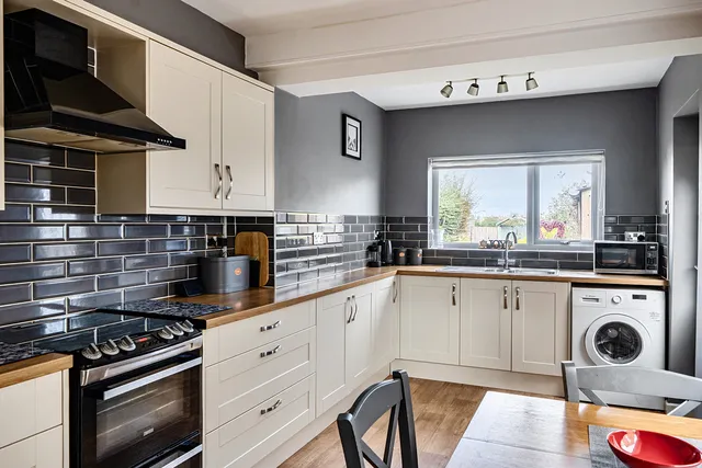101 Watleys End Road, Bristol BS36 1PW