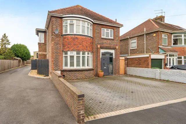 46 Lealand Road, Portsmouth PO6 1LZ