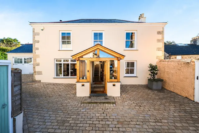 34 Lemon Hill, Falmouth TR11 5NA