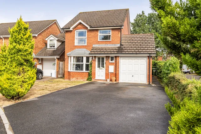 34 Pear Tree Hey, Bristol BS37 7JT