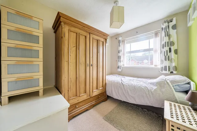 34 Pear Tree Hey, Bristol BS37 7JT