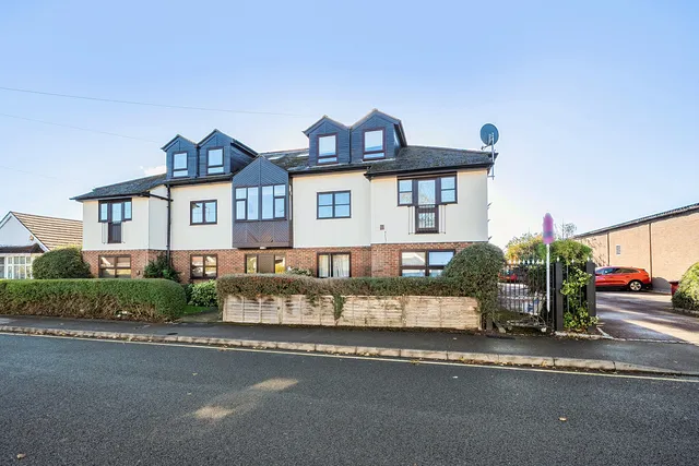 24 Iona Crescent, Slough SL1 6JH