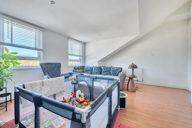 24 Iona Crescent, Slough SL1 6JH