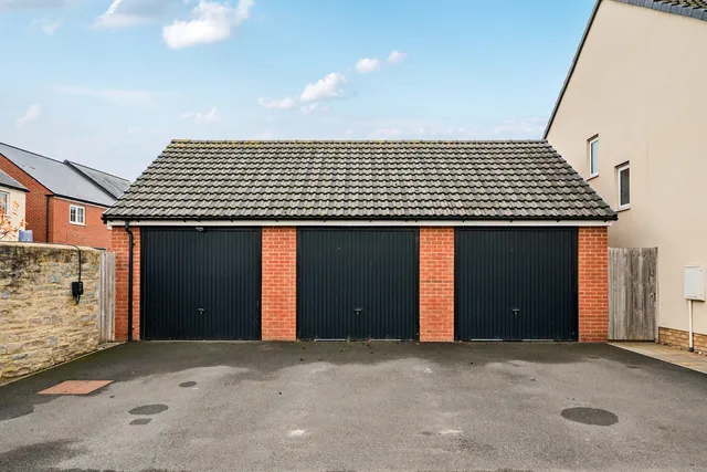 56 Harvest Way, Bristol BS35 1AL